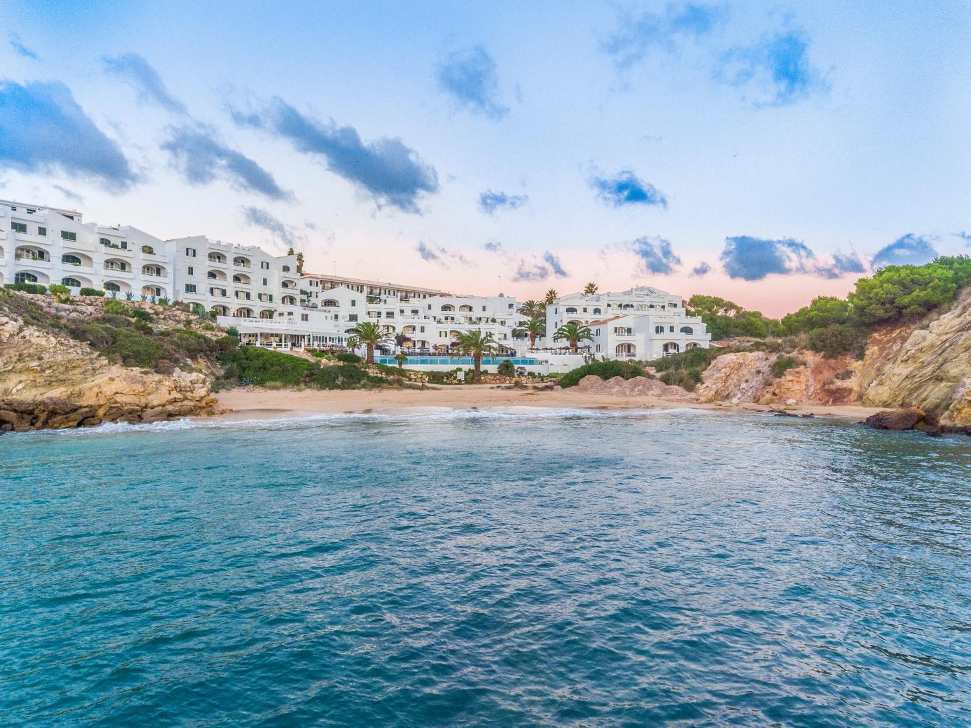 White Sands Beach Club Ареналь-д'эн-Кастель Экстерьер фото