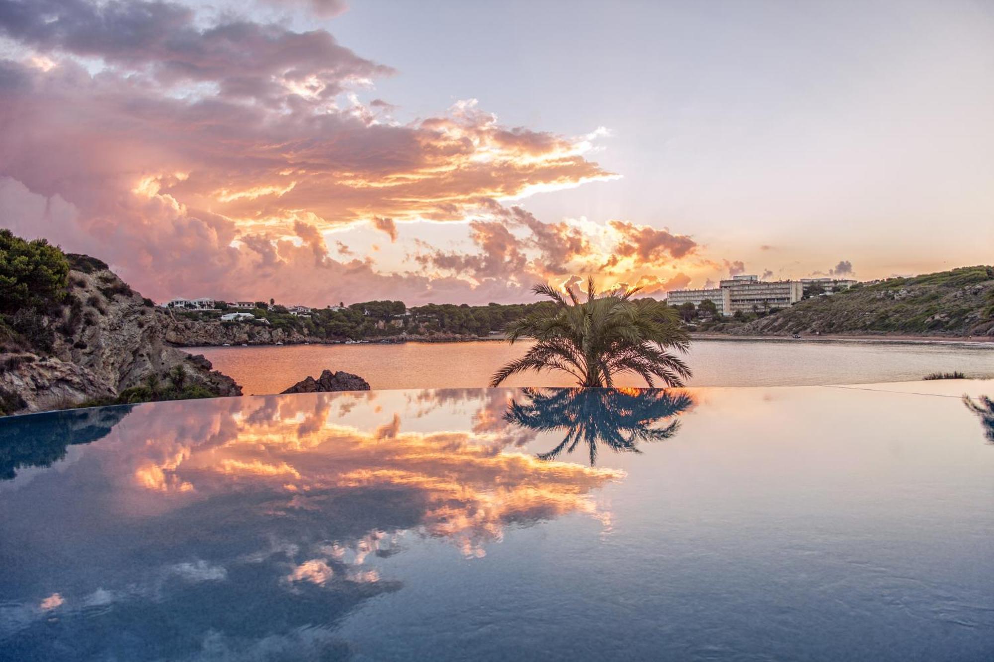 White Sands Beach Club Ареналь-д'эн-Кастель Экстерьер фото