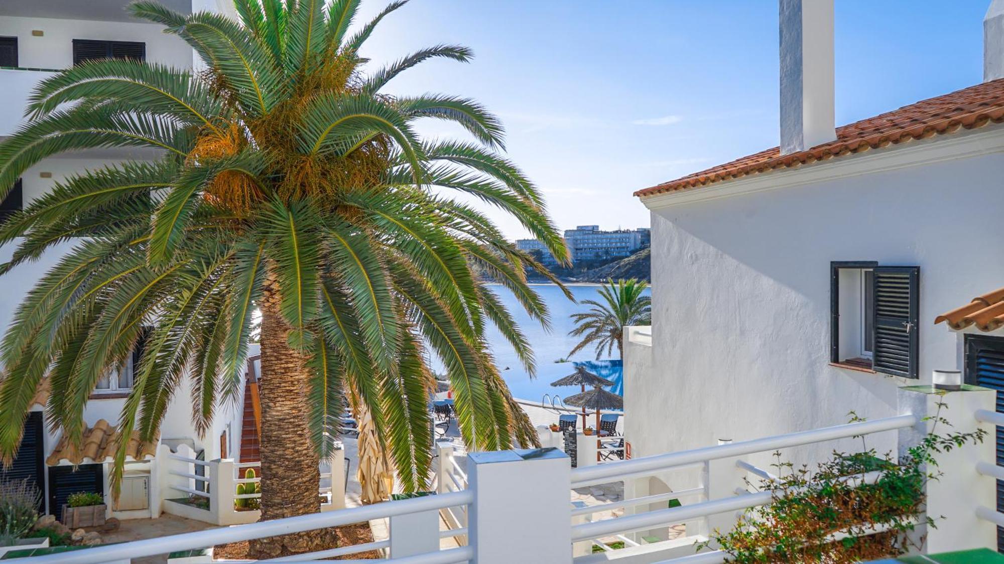 White Sands Beach Club Ареналь-д'эн-Кастель Экстерьер фото