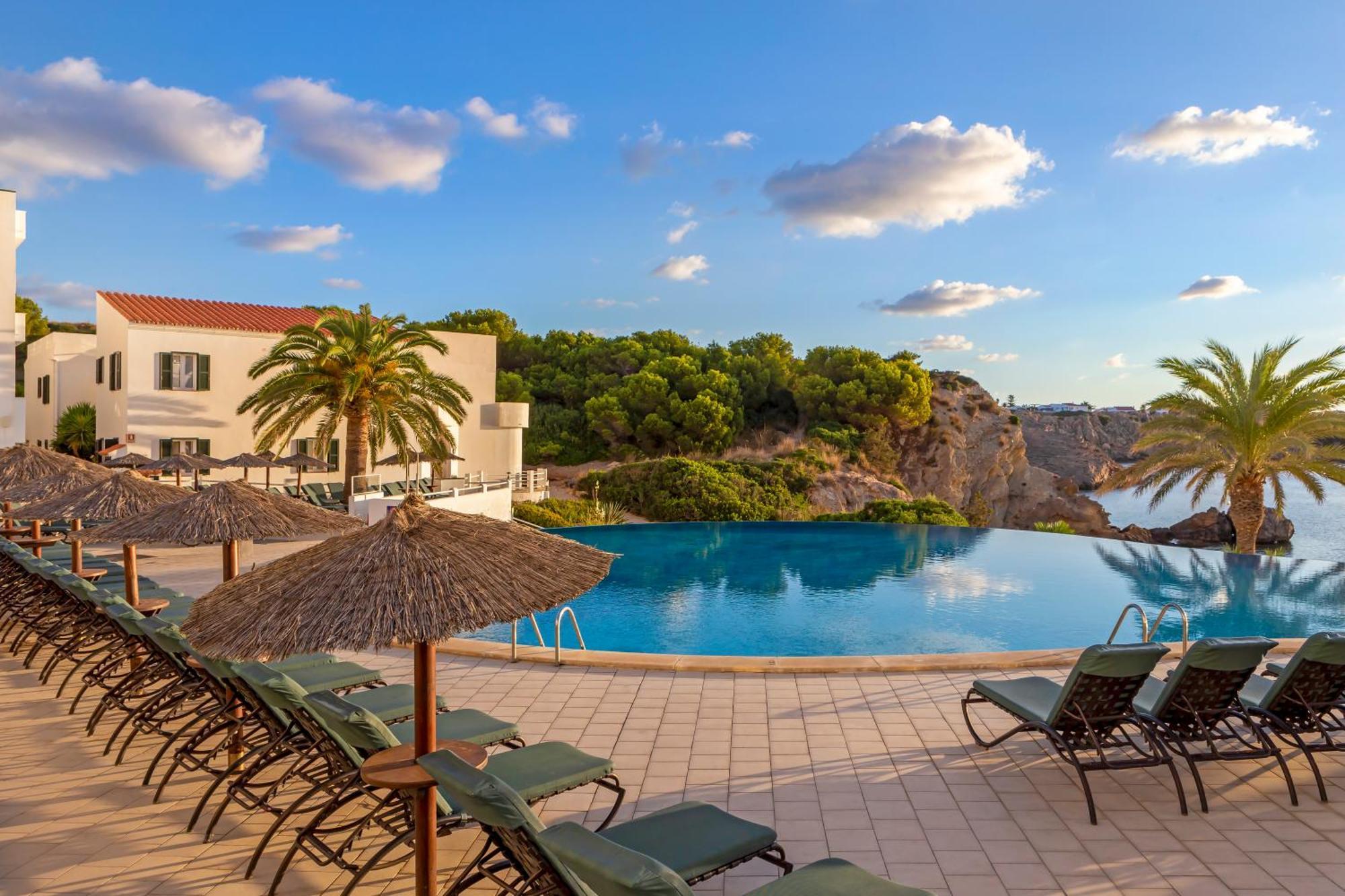 White Sands Beach Club Ареналь-д'эн-Кастель Экстерьер фото