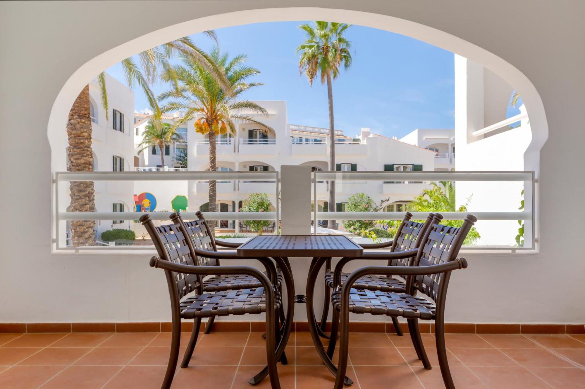 White Sands Beach Club Ареналь-д'эн-Кастель Экстерьер фото