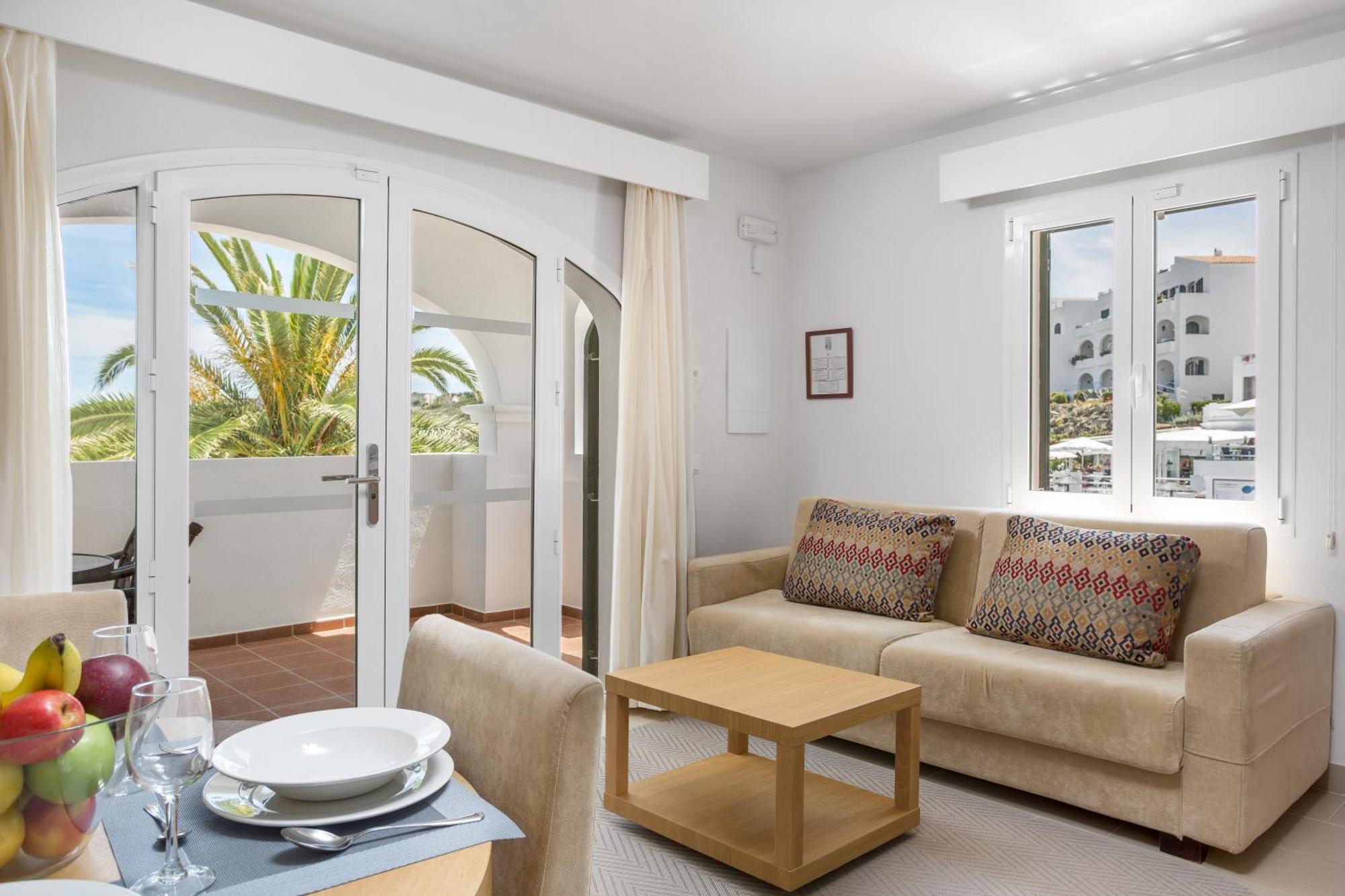 White Sands Beach Club Ареналь-д'эн-Кастель Экстерьер фото