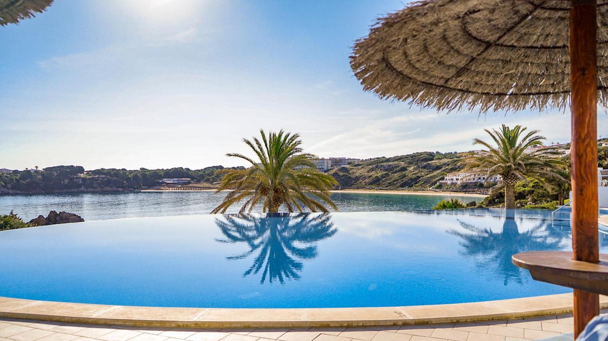 White Sands Beach Club Ареналь-д'эн-Кастель Экстерьер фото