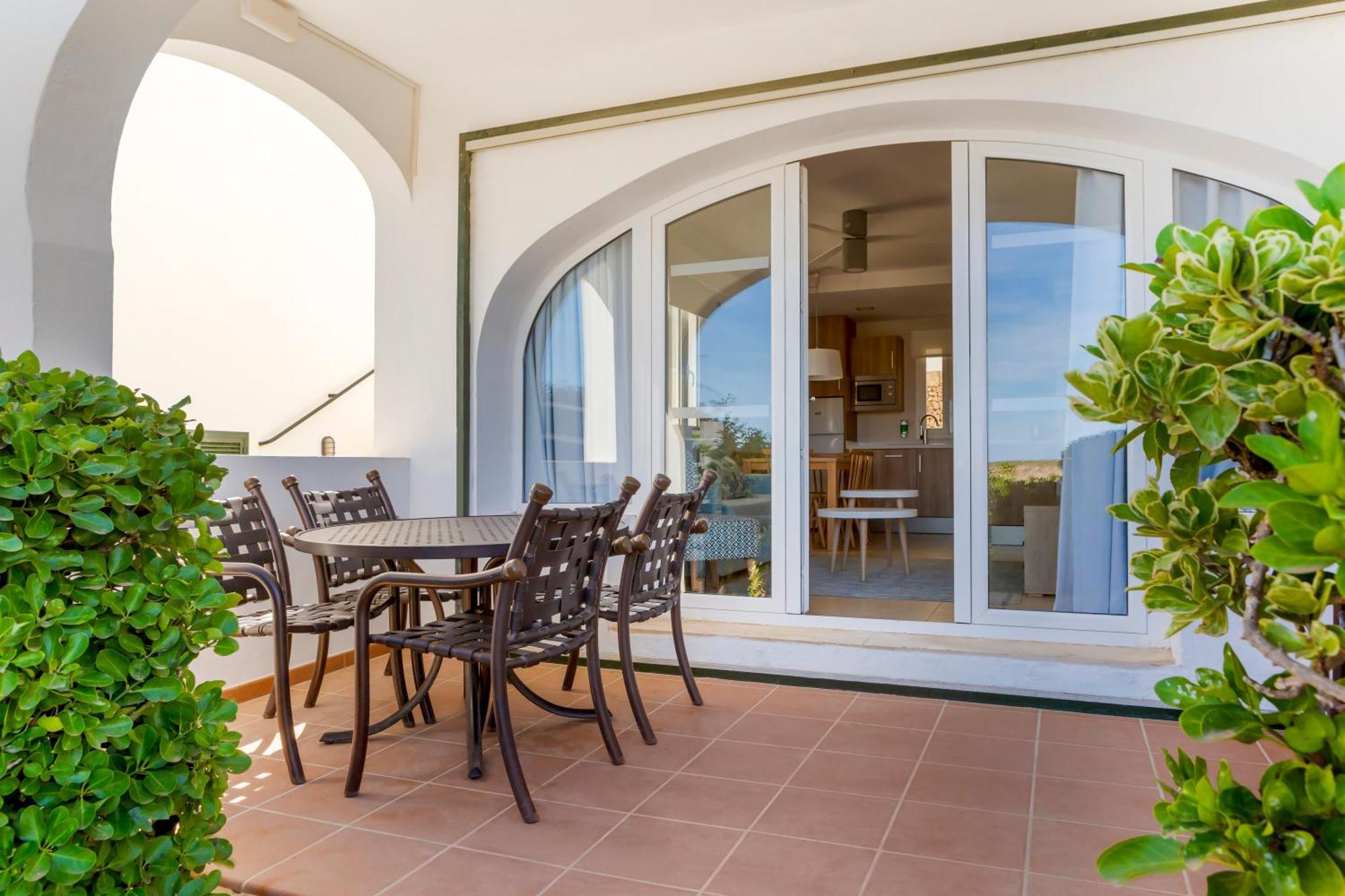 White Sands Beach Club Ареналь-д'эн-Кастель Экстерьер фото