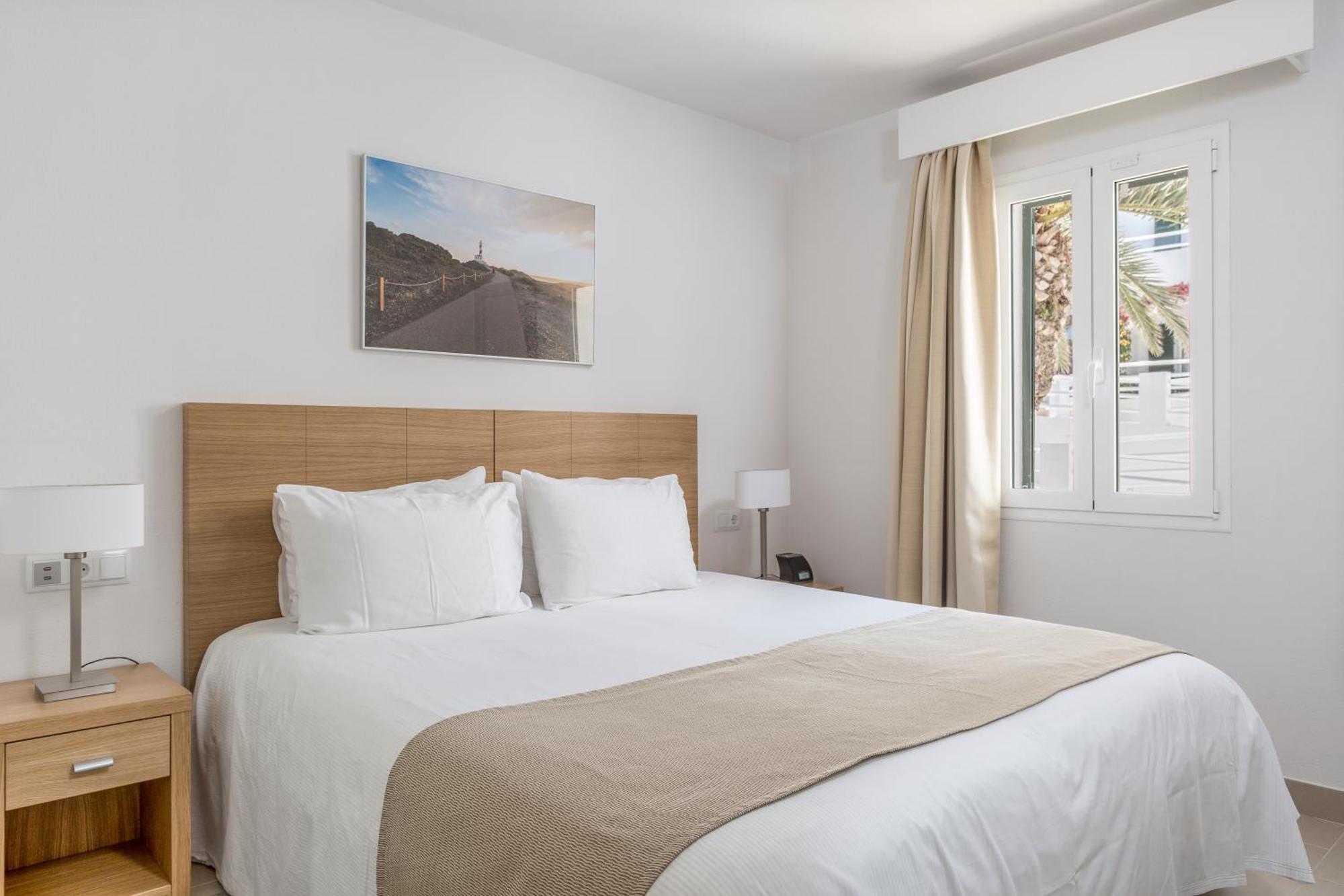 White Sands Beach Club Ареналь-д'эн-Кастель Экстерьер фото
