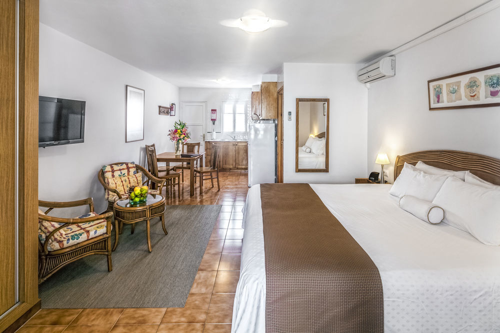 White Sands Beach Club Ареналь-д'эн-Кастель Экстерьер фото