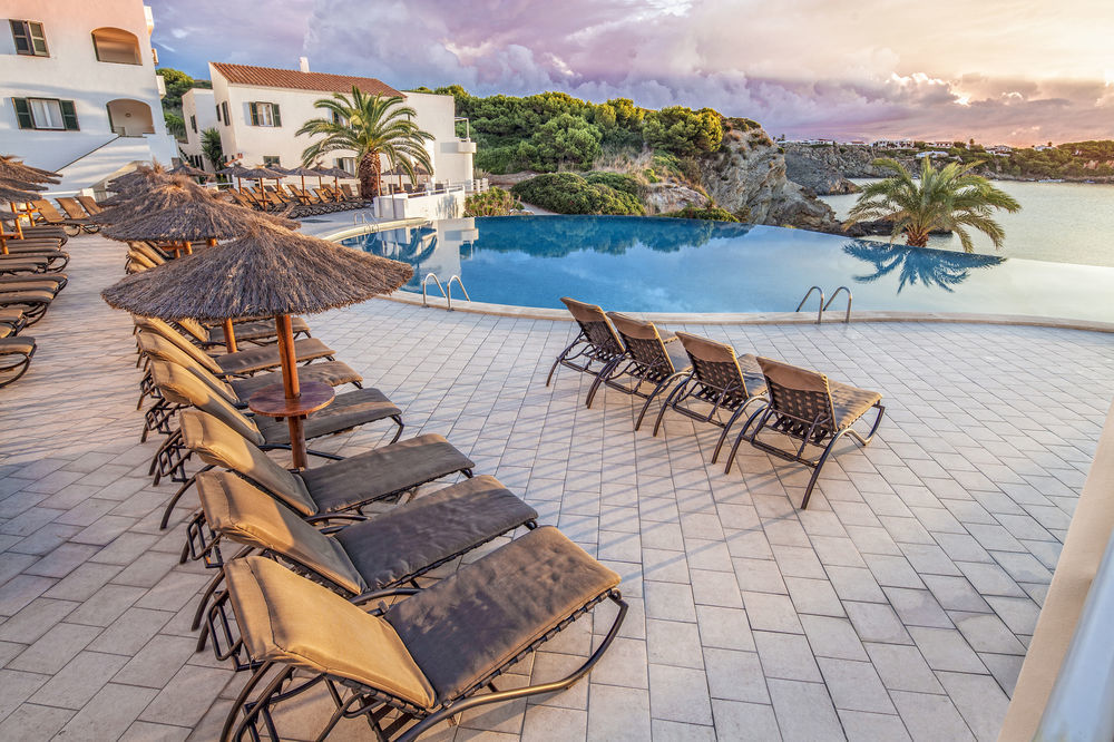 White Sands Beach Club Ареналь-д'эн-Кастель Экстерьер фото
