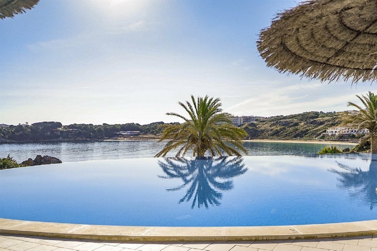 White Sands Beach Club Ареналь-д'эн-Кастель Экстерьер фото